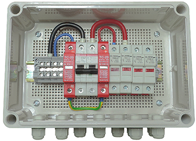 Contact box for solar panels